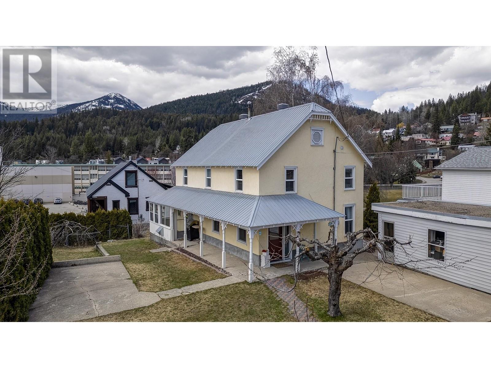 2186 Fourth Avenue, Rossland