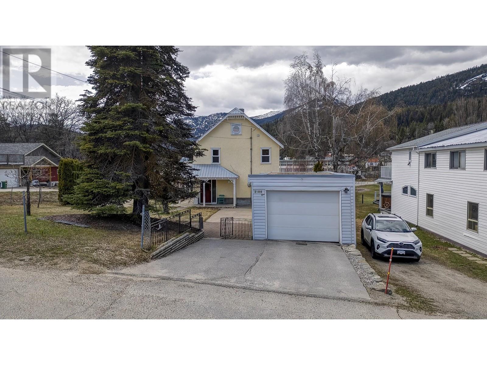 2186 Fourth Avenue, Rossland