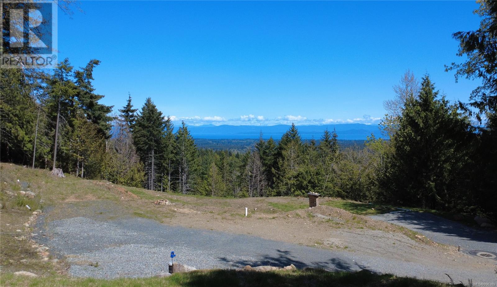Photo 4 of 1725 Warn Way, Qualicum Beach BC