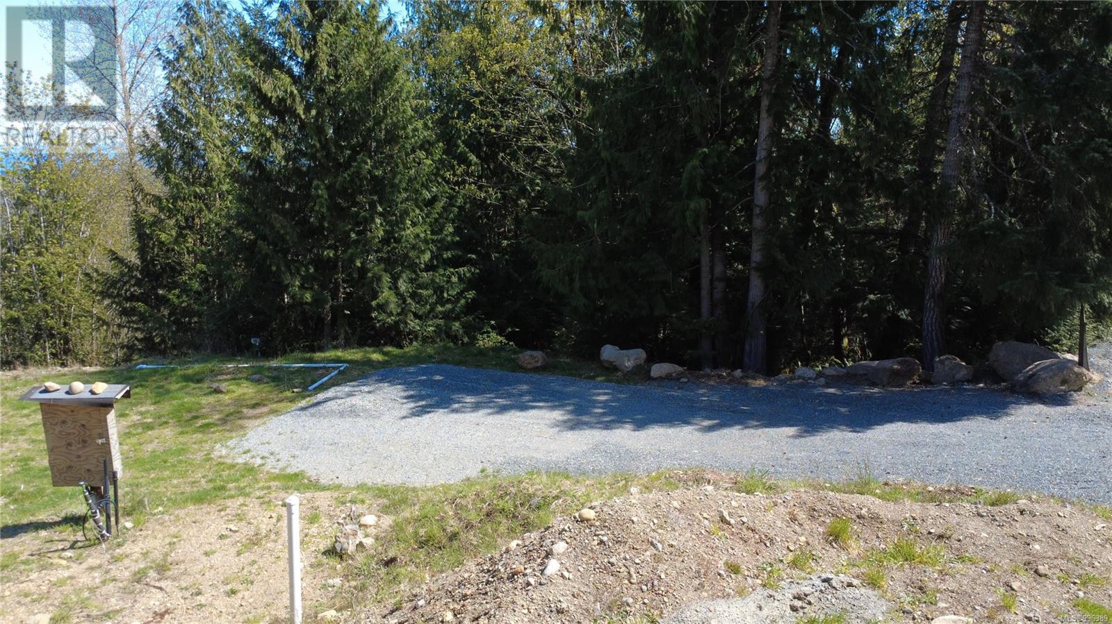 Photo 11 of 1725 Warn Way, Qualicum Beach BC