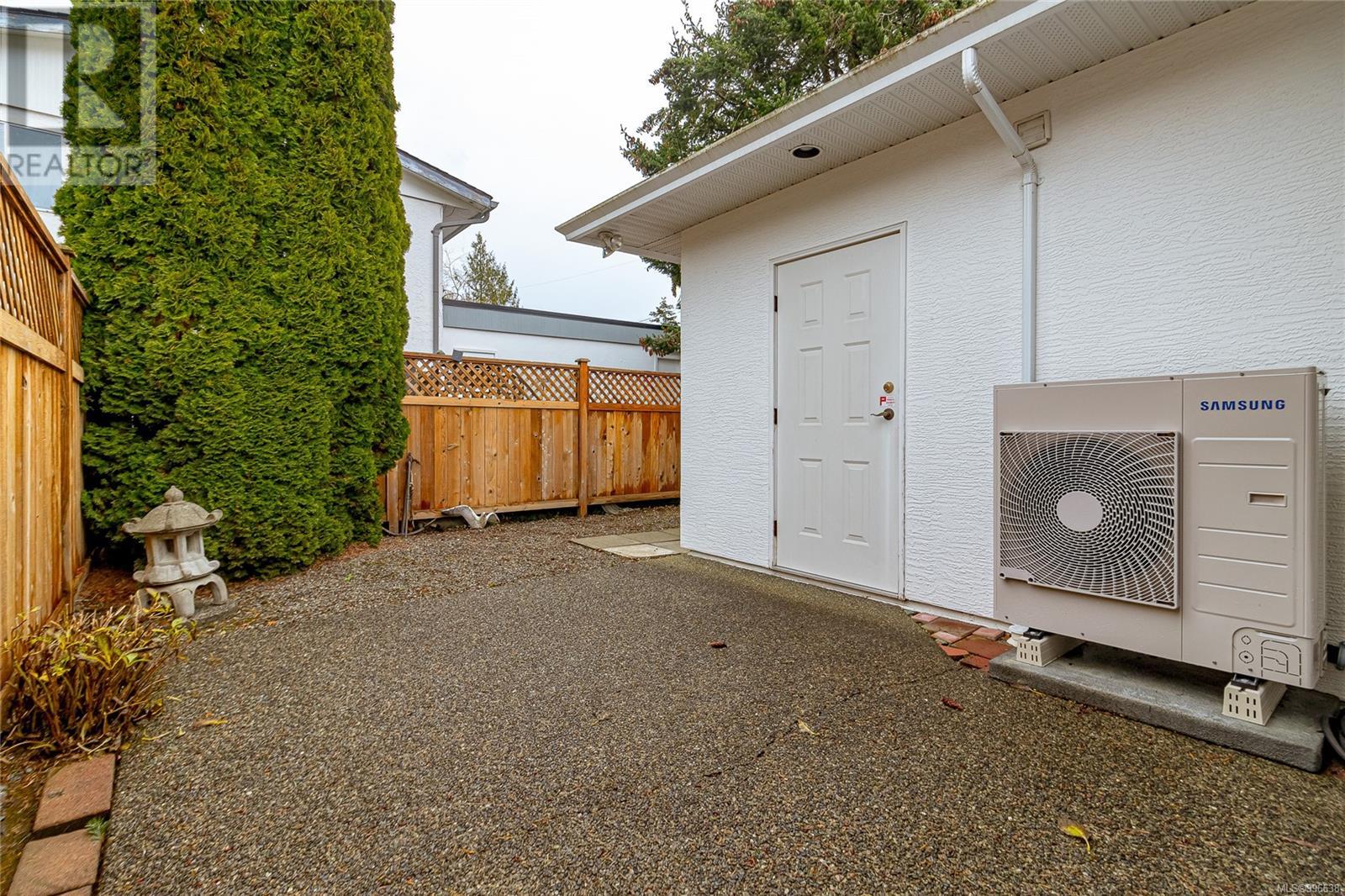  10227 Fifth Street, Sidney