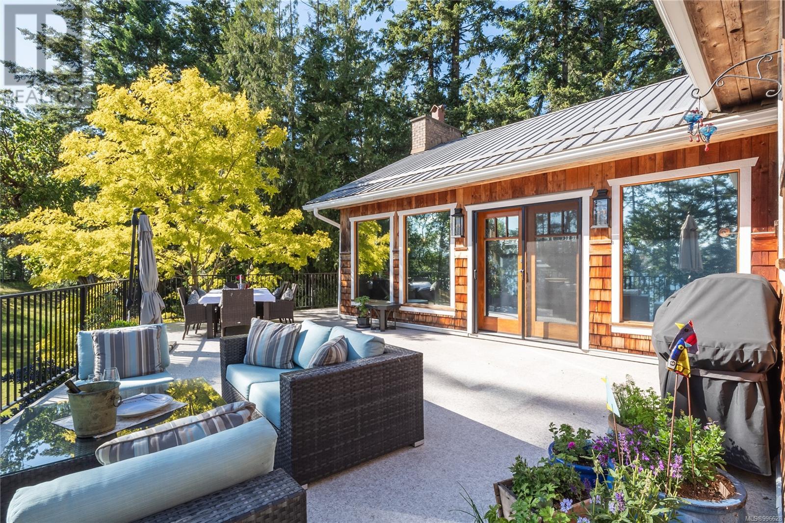 225 Sea Meadow Dr, Gabriola Island