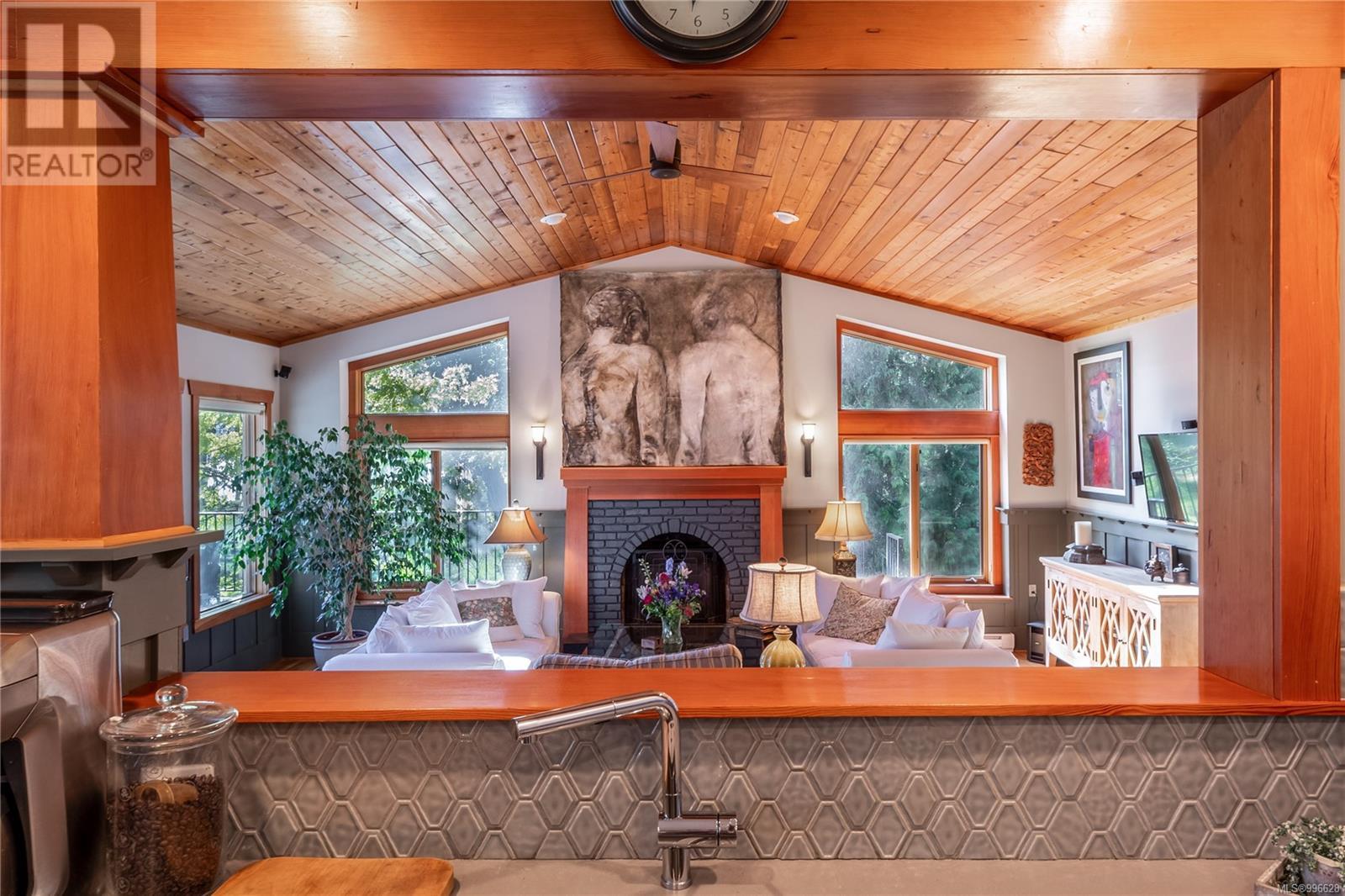 225 Sea Meadow Dr, Gabriola Island
