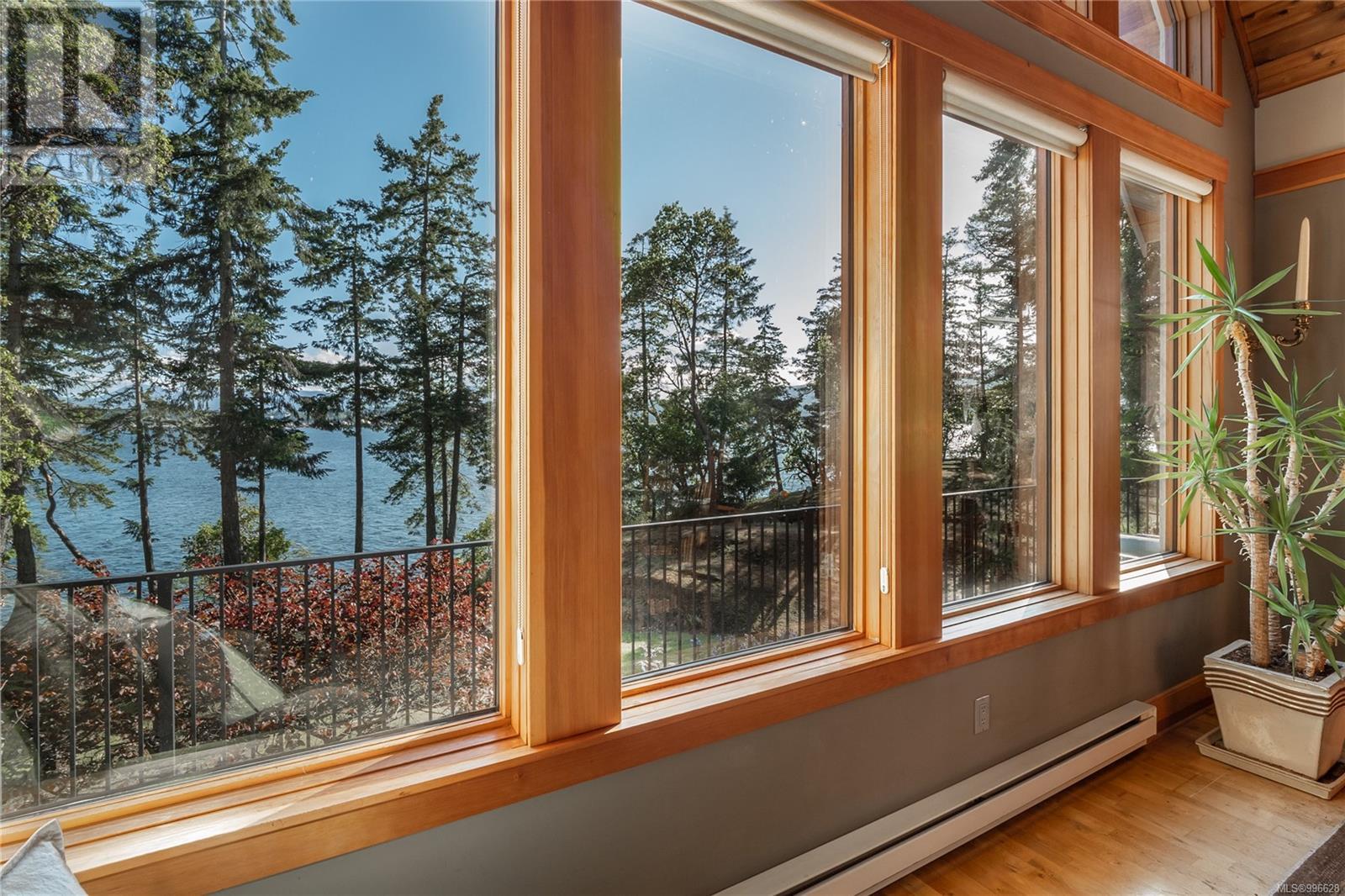 225 Sea Meadow Dr, Gabriola Island