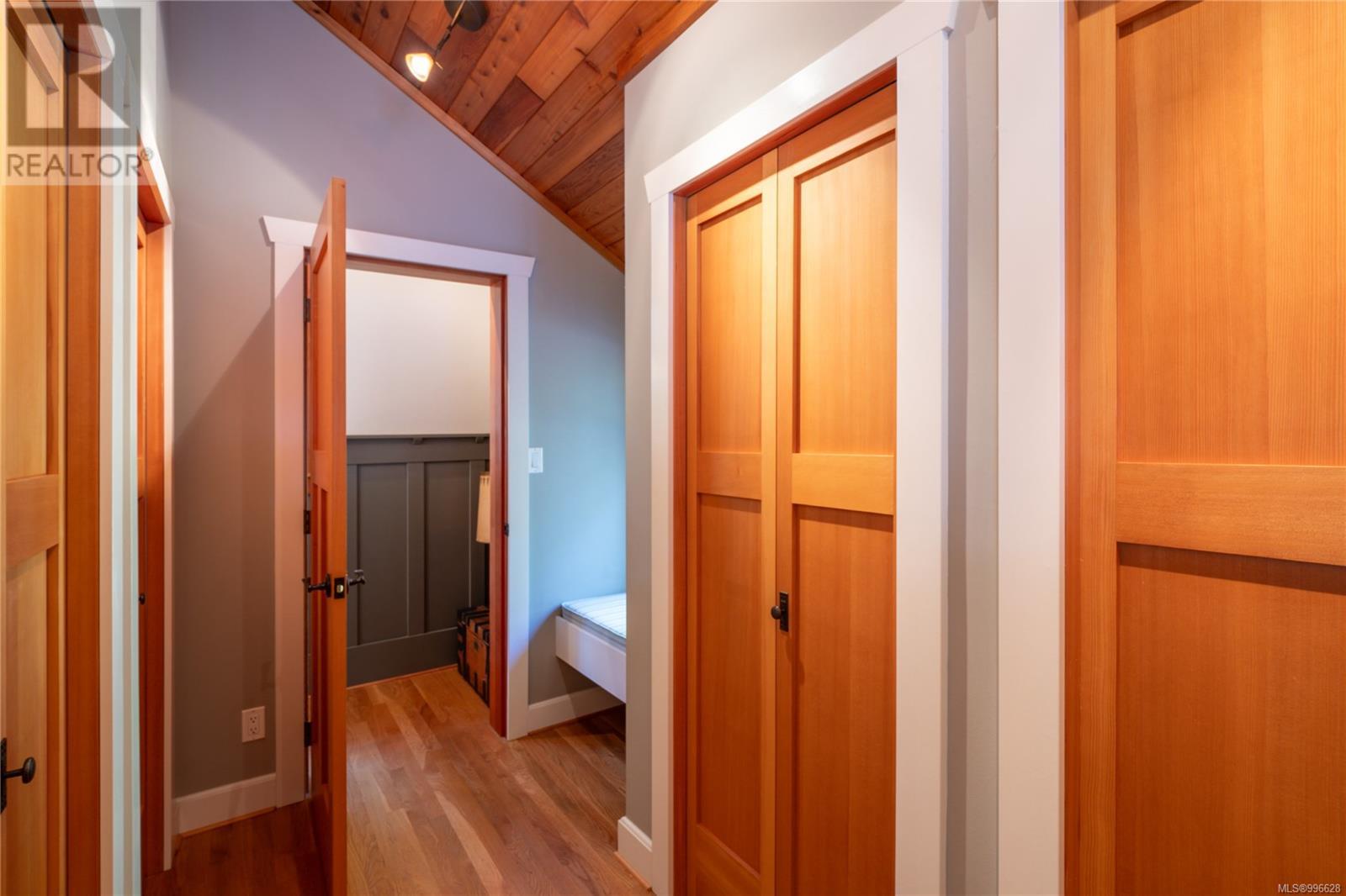 225 Sea Meadow Dr, Gabriola Island