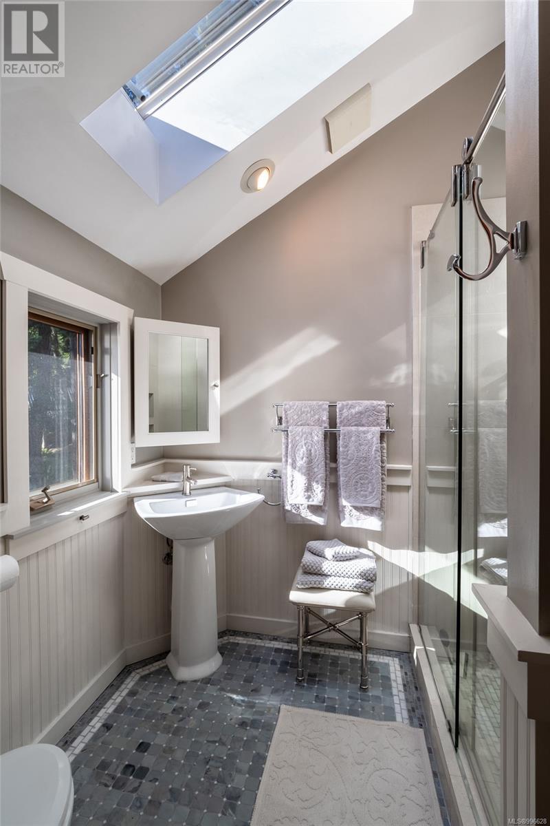 225 Sea Meadow Dr, Gabriola Island