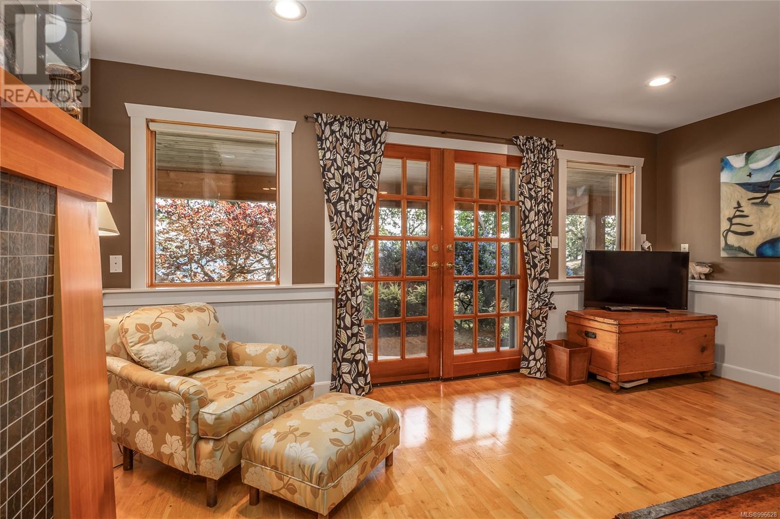 225 Sea Meadow Dr, Gabriola Island