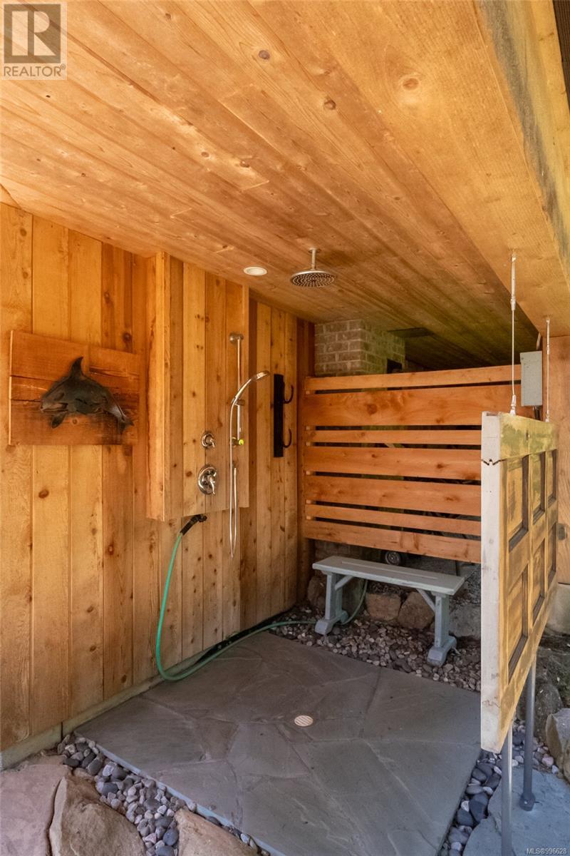 225 Sea Meadow Dr, Gabriola Island