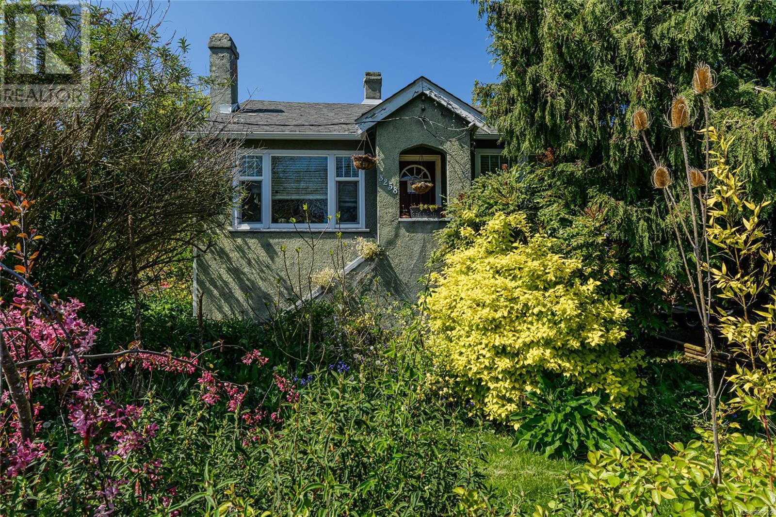 3258 Irma Street, Saanich