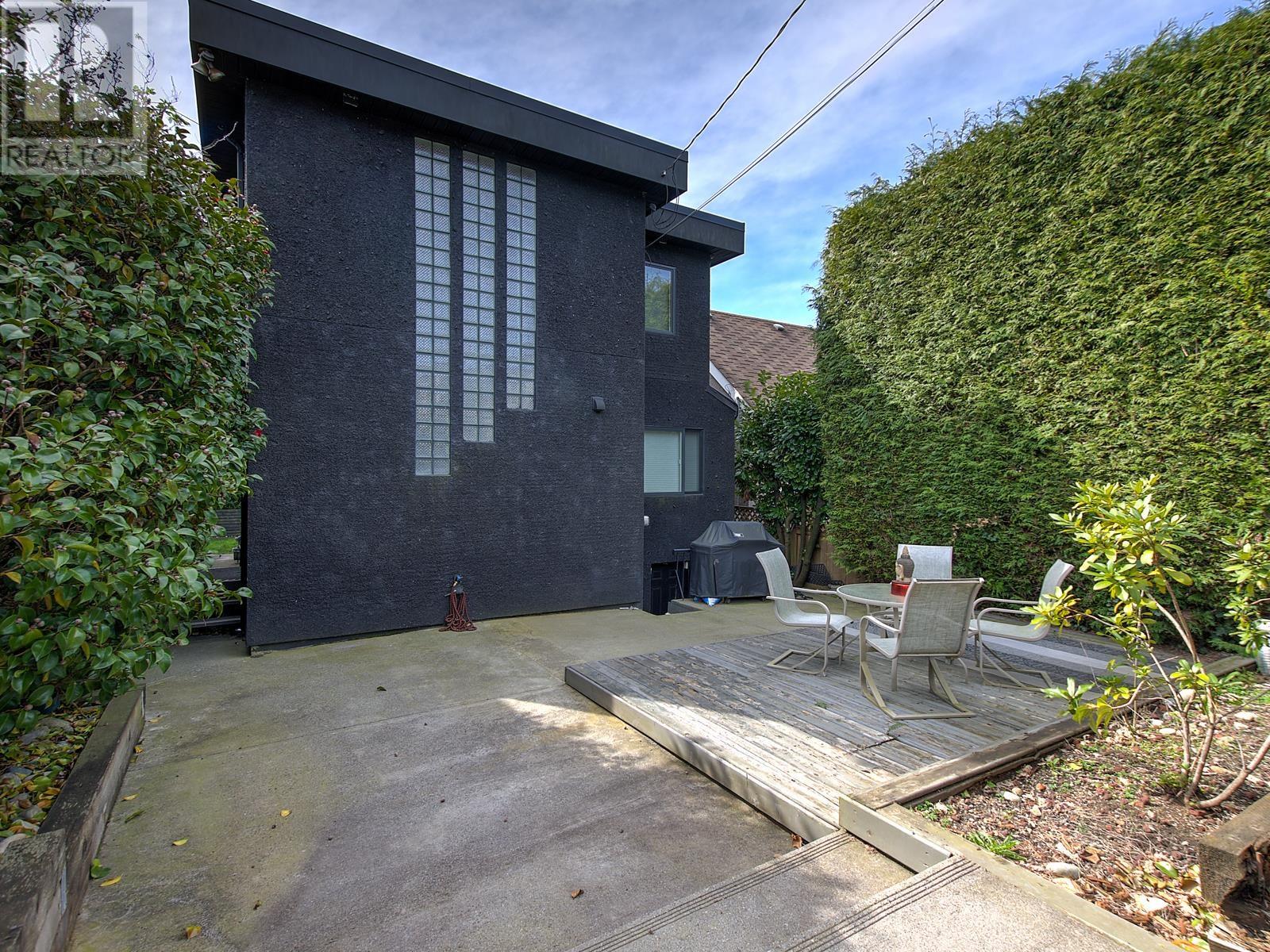 1235 KEITH ROAD, West Vancouver