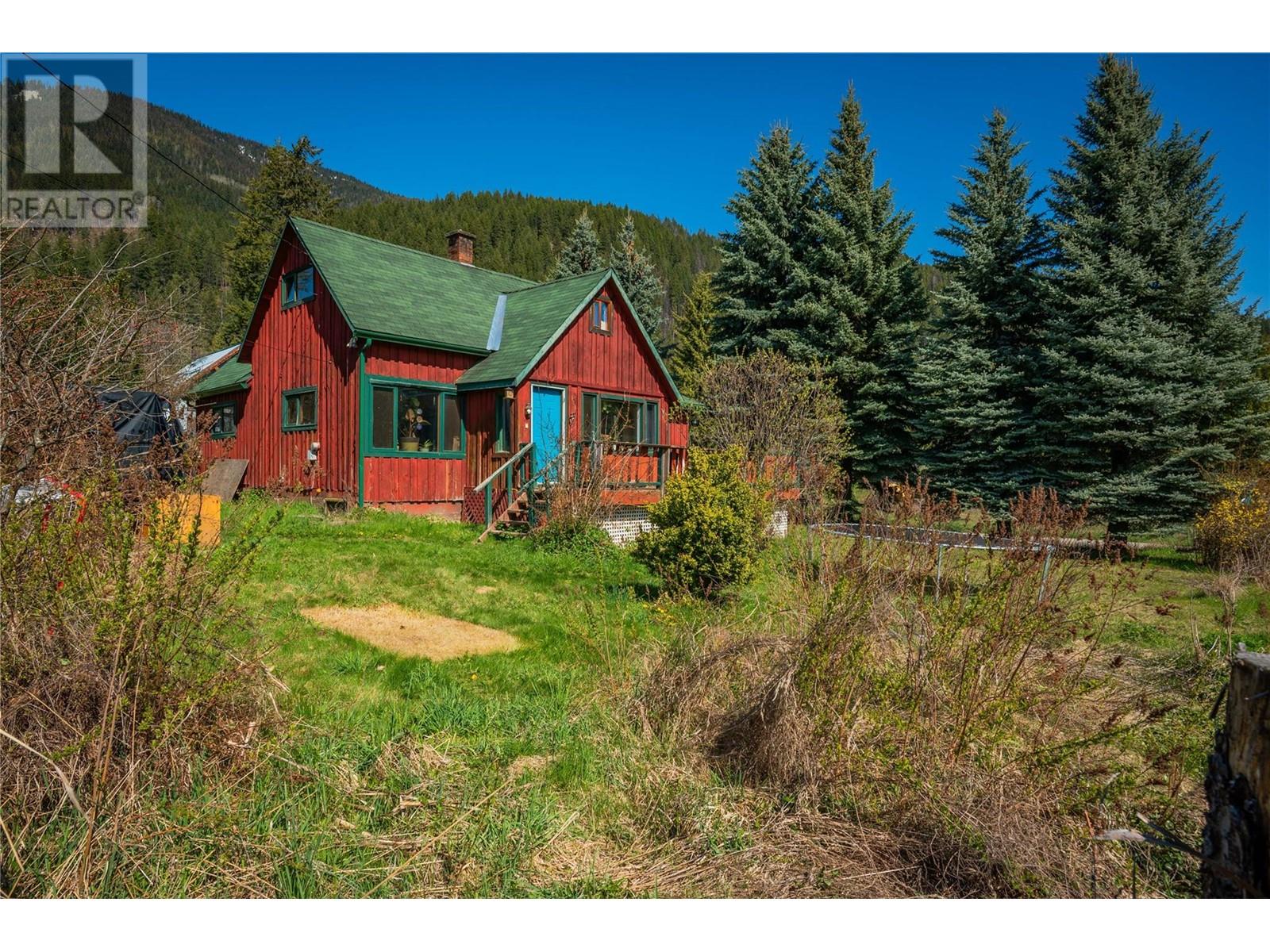Photo 12 of 131 Washington Street N, Kaslo BC