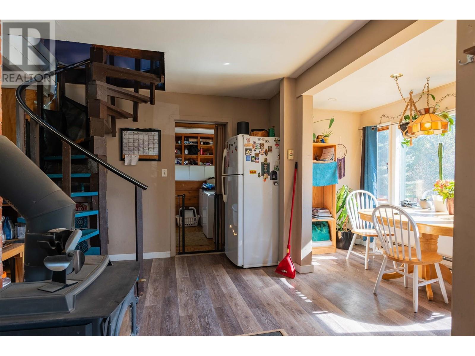 Photo 4 of 131 Washington Street N, Kaslo BC