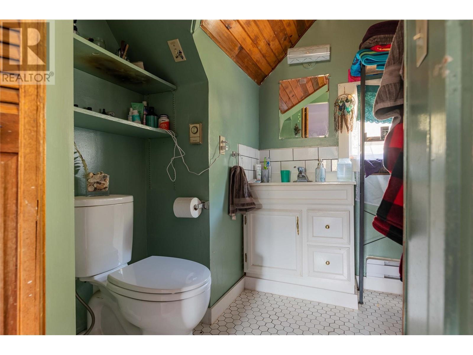131 Washington Street N, Kaslo