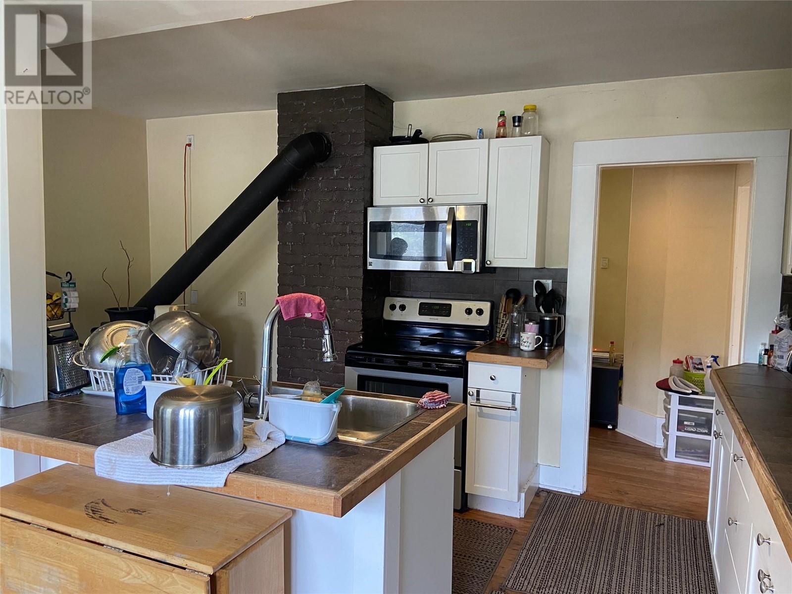 1205 Green Avenue, Trail