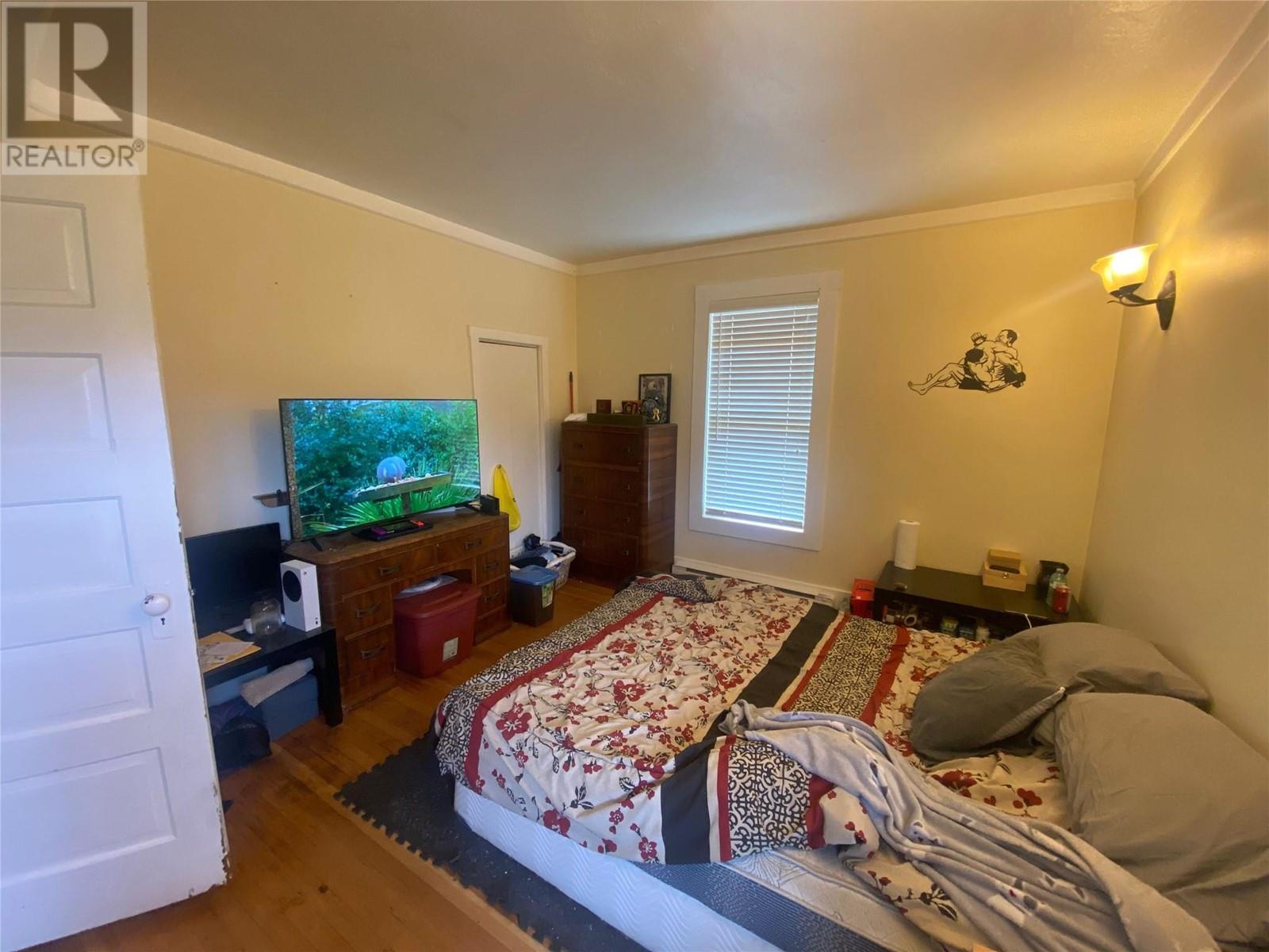 1205 Green Avenue, Trail