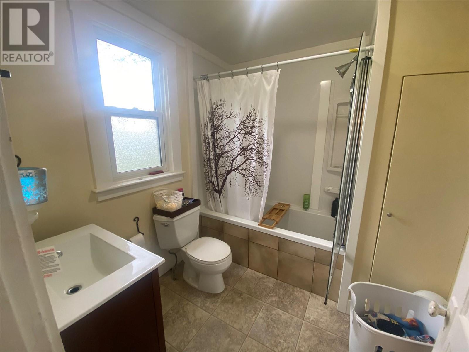 1205 Green Avenue, Trail