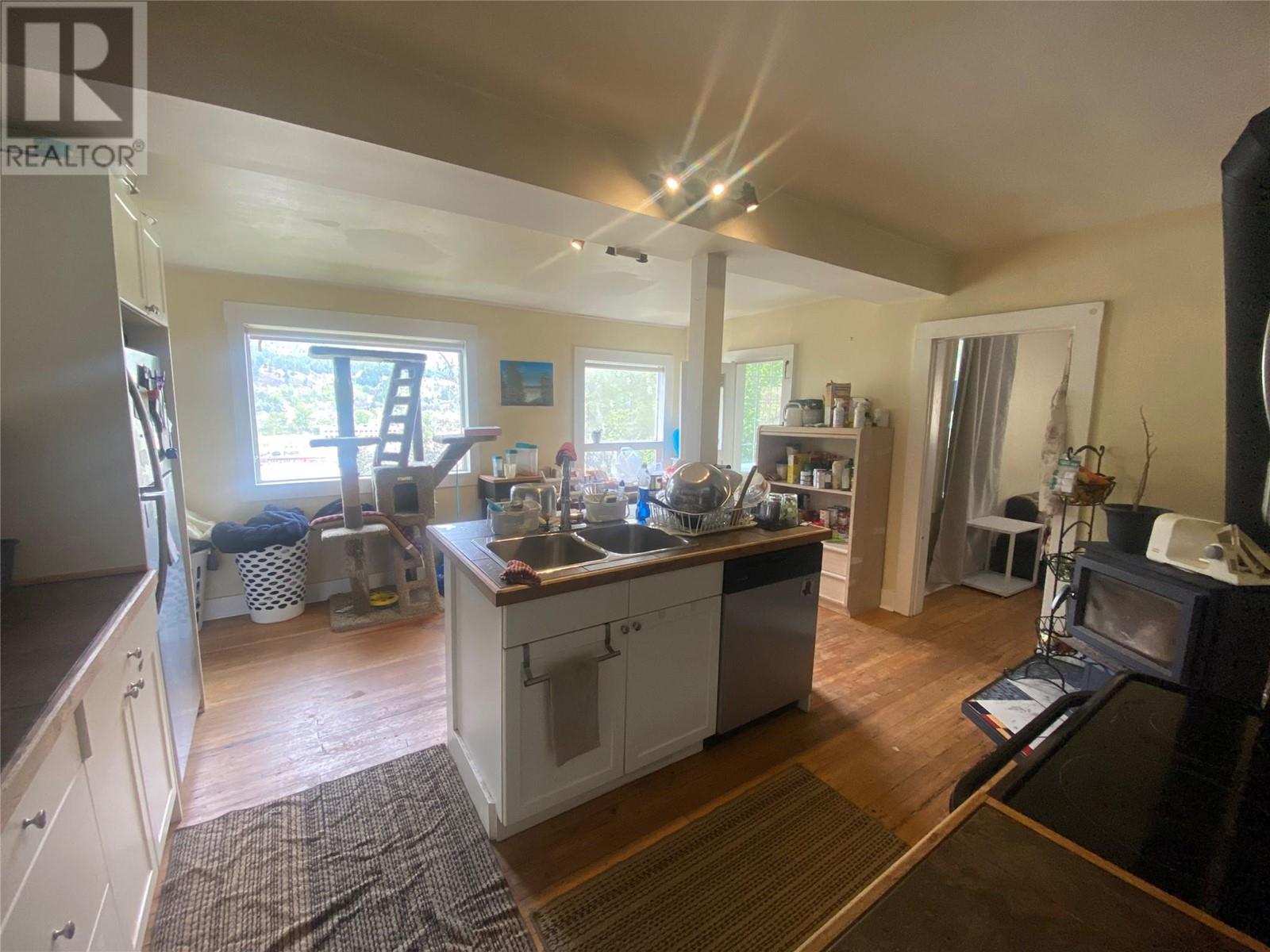 1205 Green Avenue, Trail