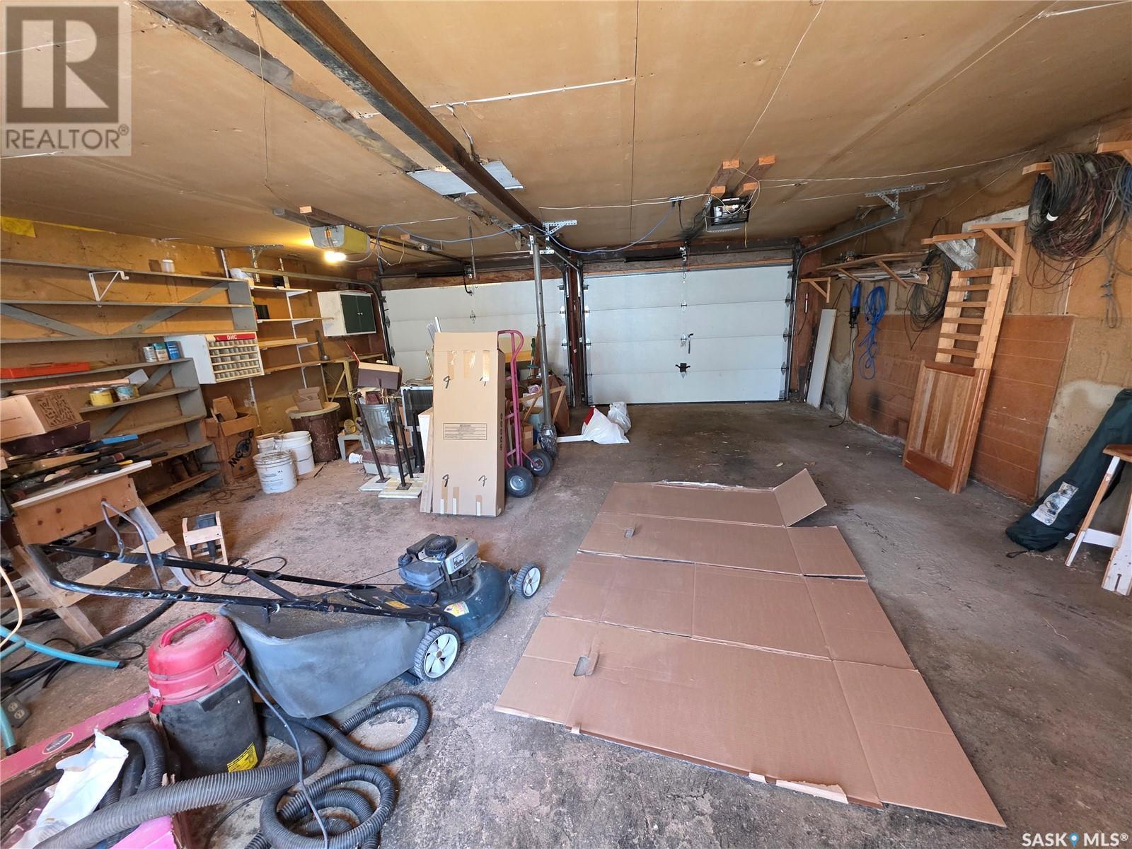 Single Family House Bungalow for Sale in  th AVENUE NE Swift Current 