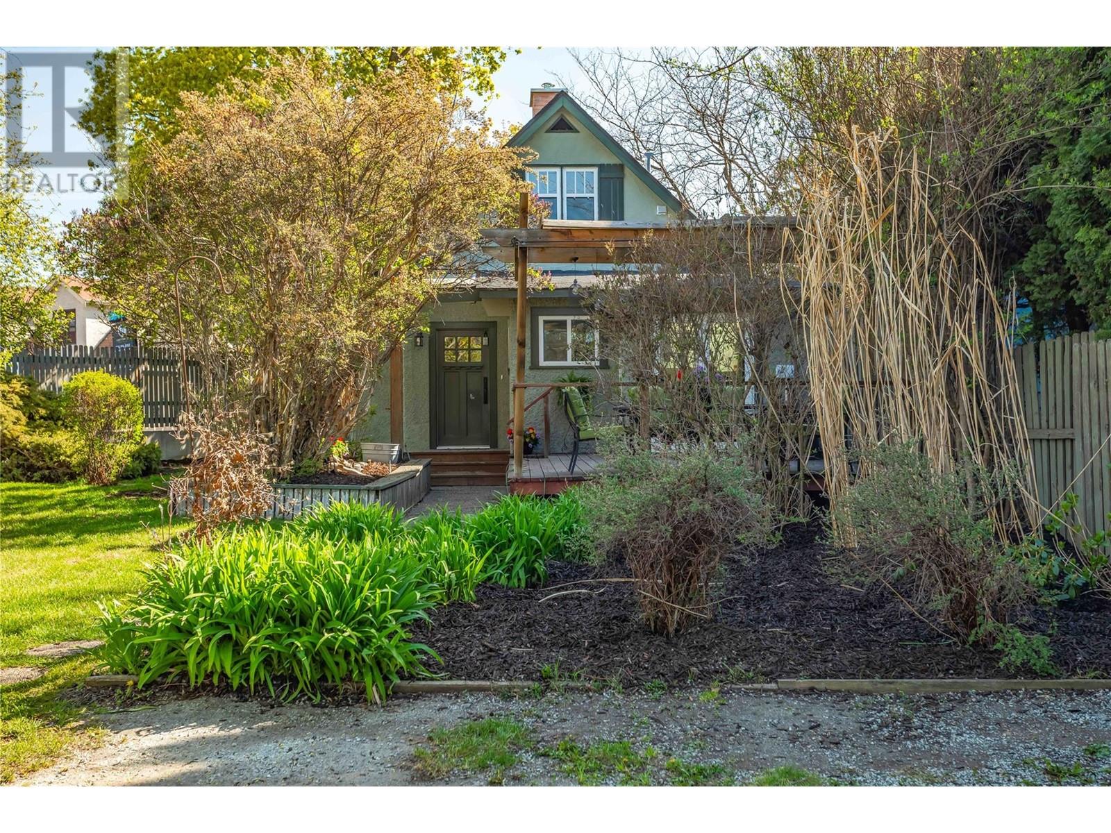 151 Lake Avenue, Kelowna