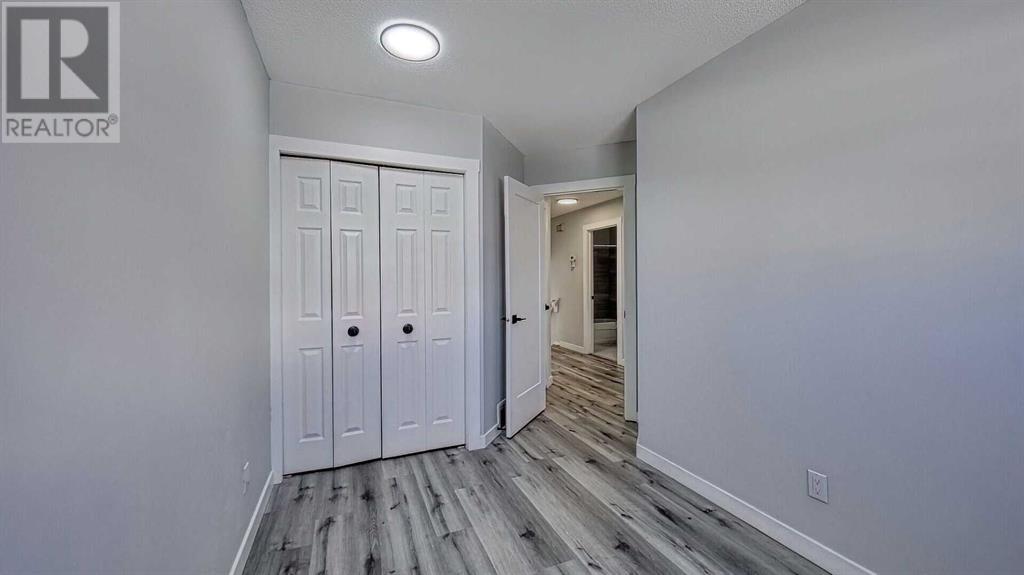 Single Family House 4 Level for Sale in  Saratoga Close NE Monterey Park Calgary 