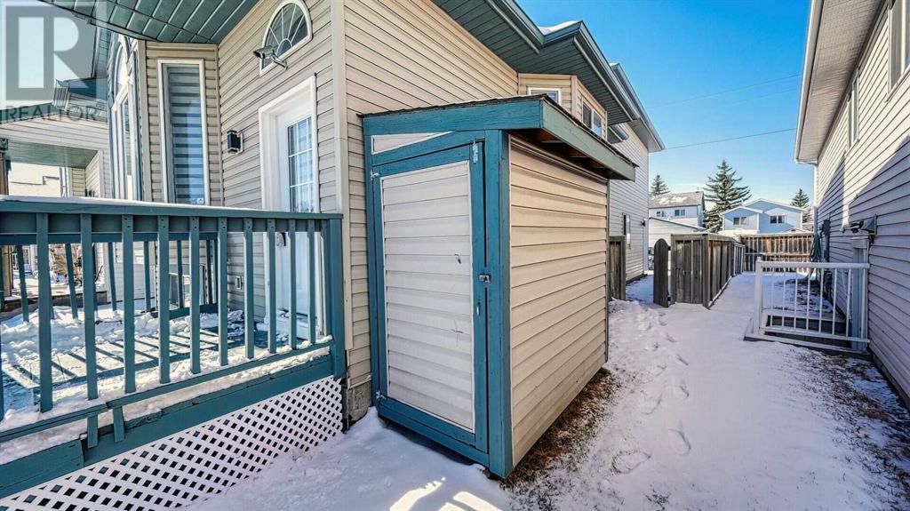 Single Family House 4 Level for Sale in  Saratoga Close NE Monterey Park Calgary 