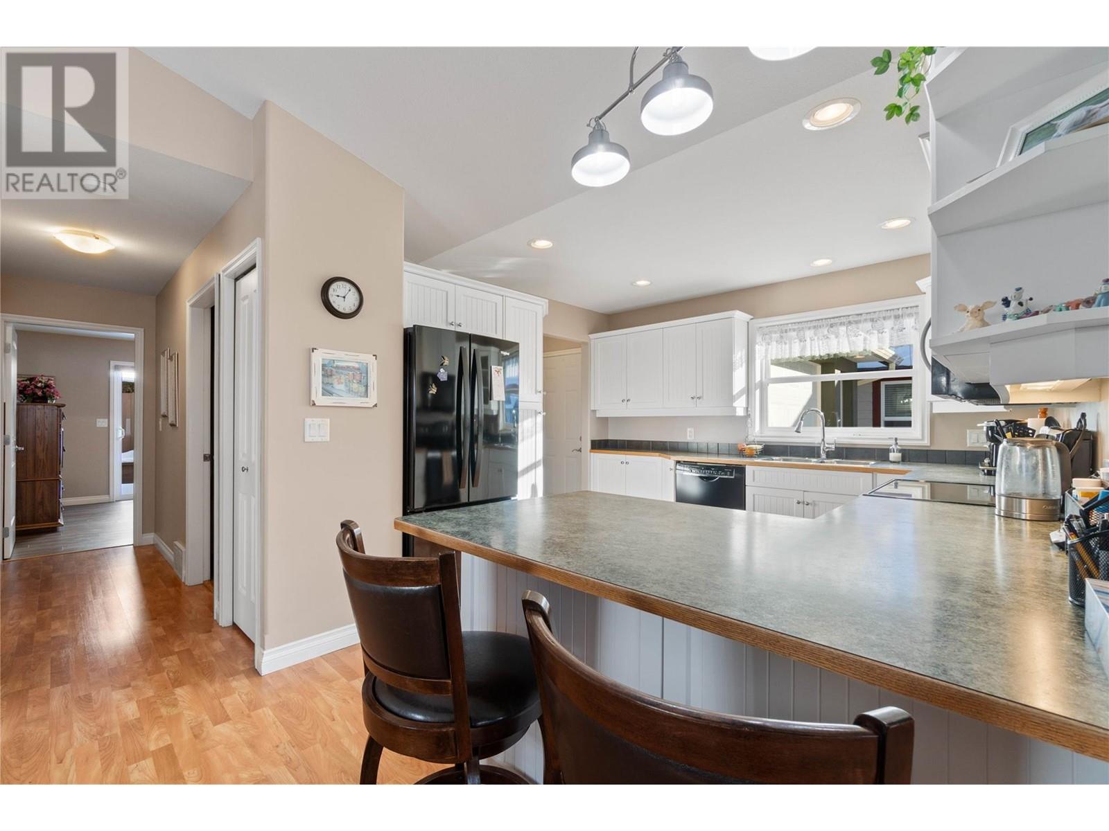 42 1231 10th Street Southwest, Salmon Arm