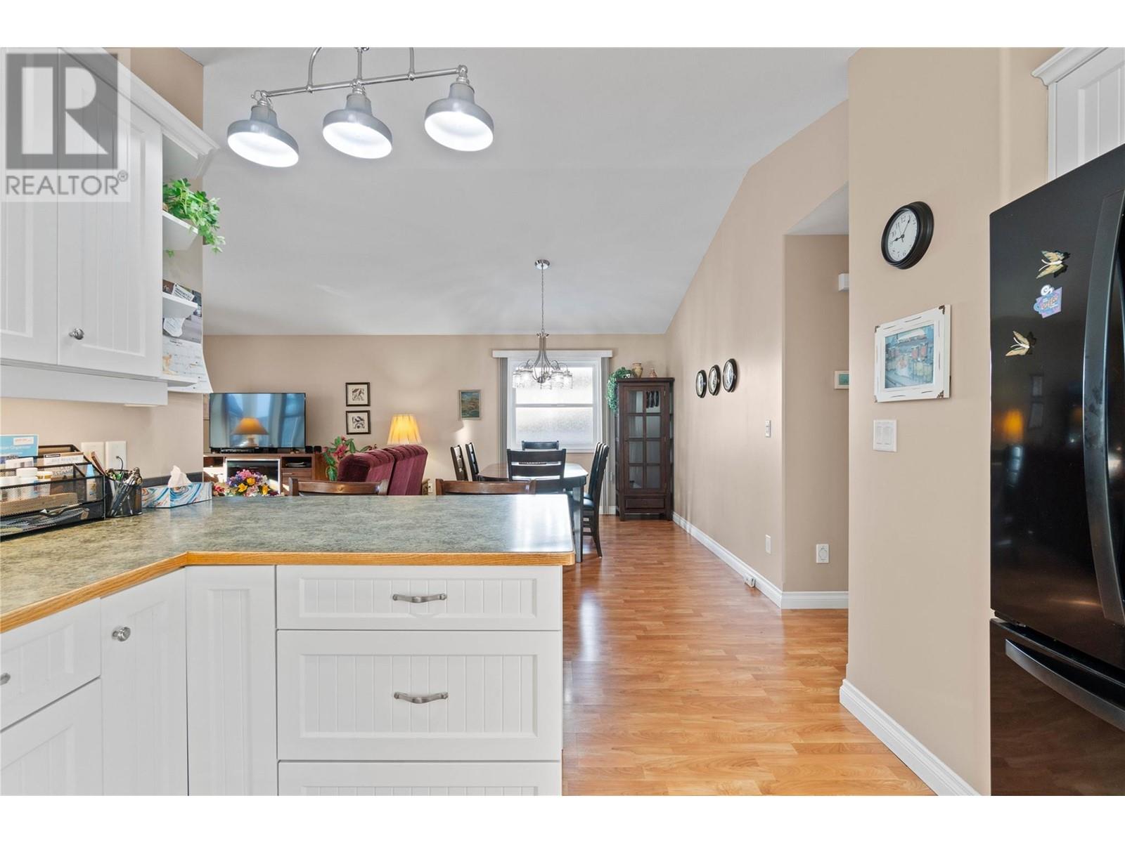 42 1231 10th Street Southwest, Salmon Arm