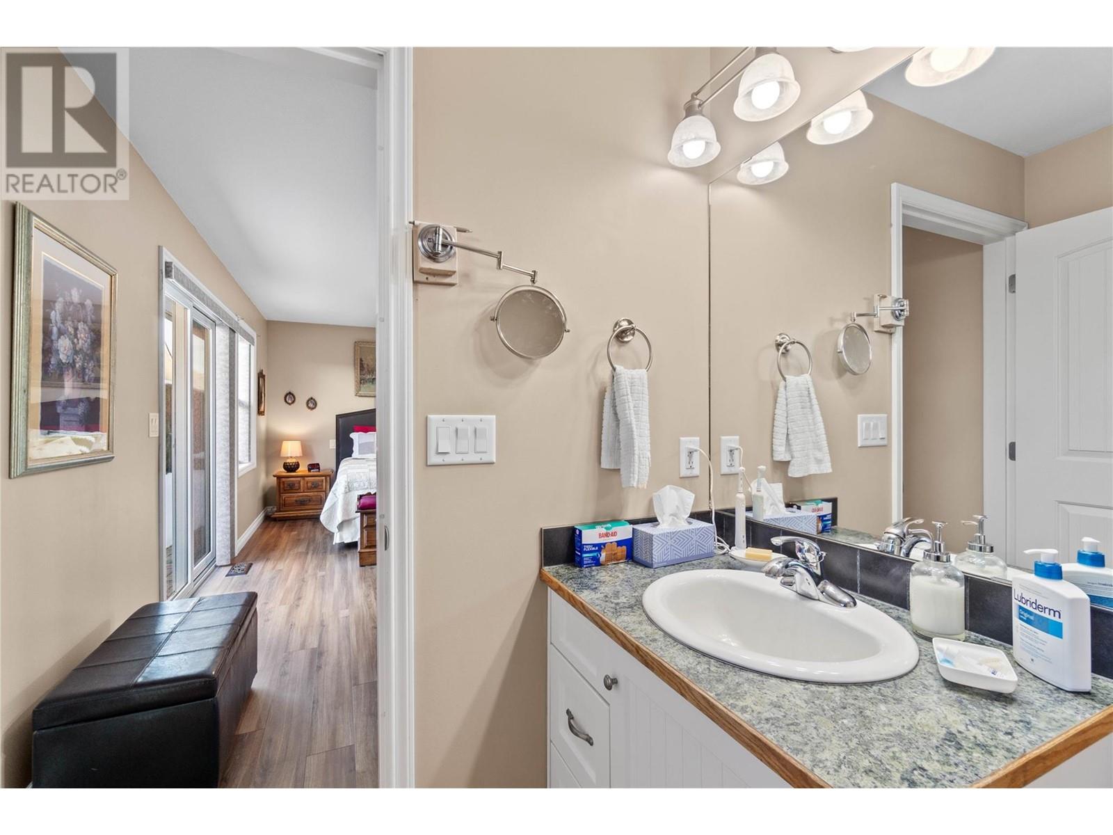 42 1231 10th Street Southwest, Salmon Arm