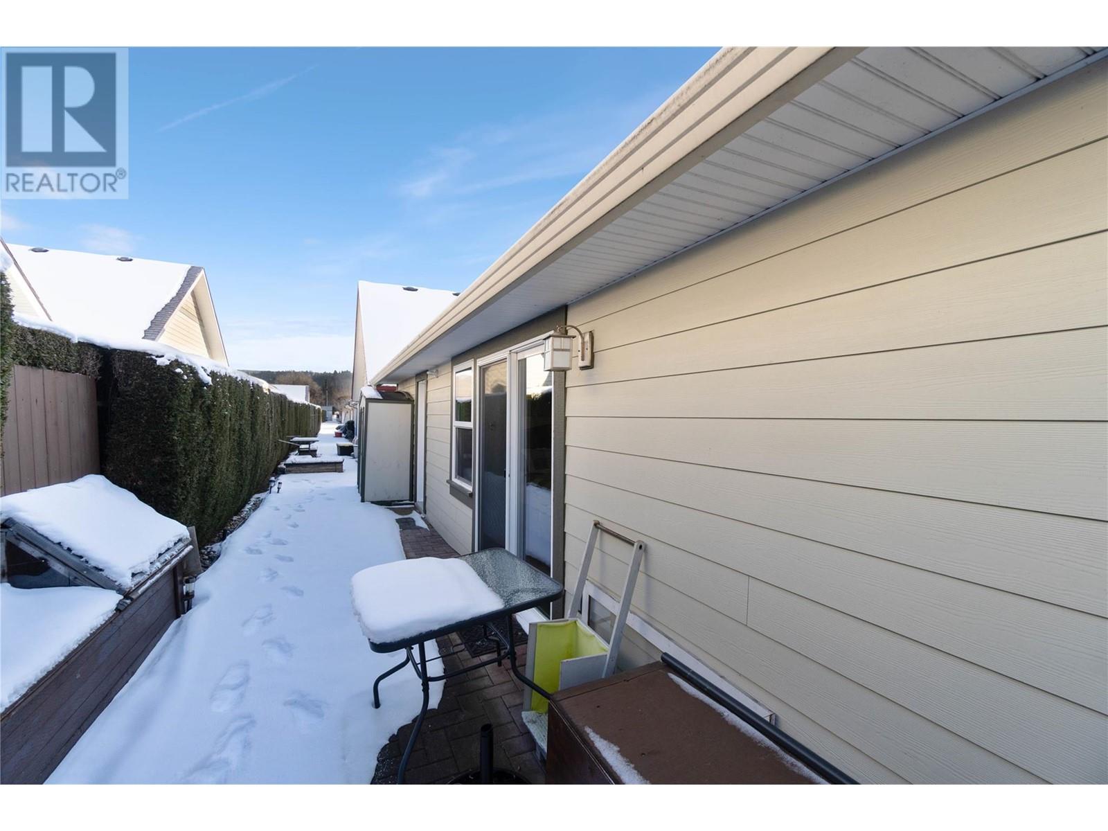 42 1231 10th Street Southwest, Salmon Arm