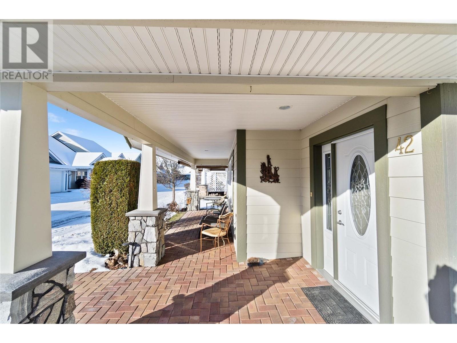 42 1231 10th Street Southwest, Salmon Arm