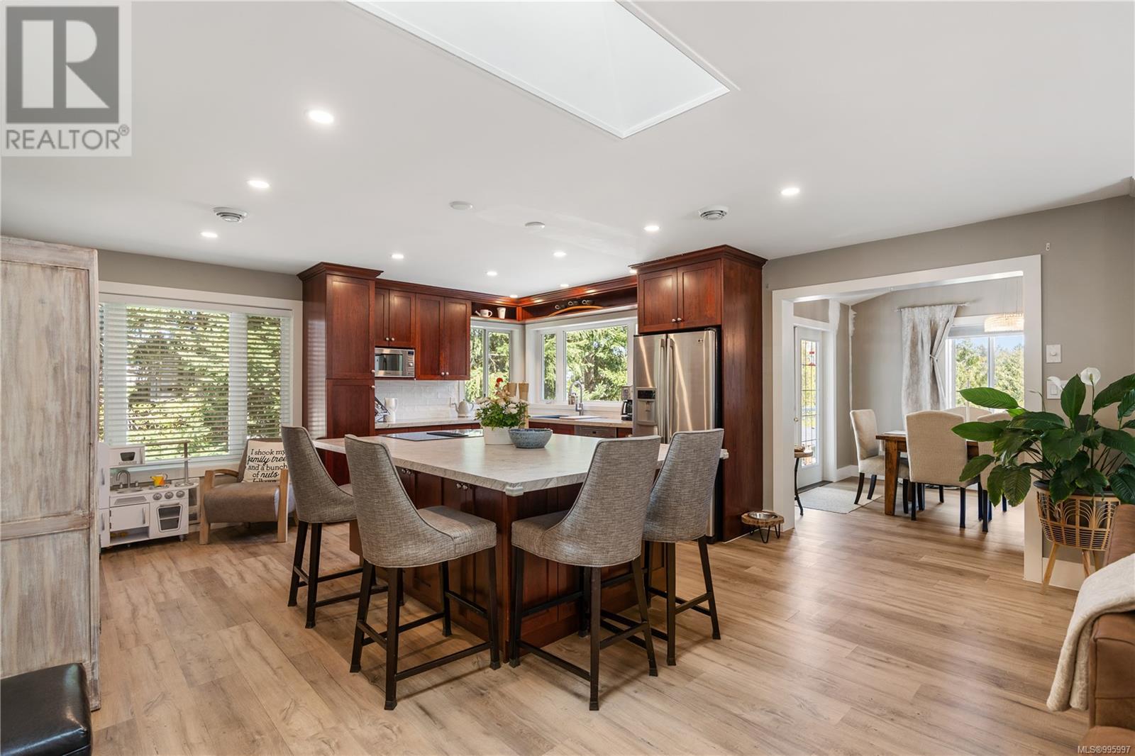  1194 Kathlynn Lane, Langford