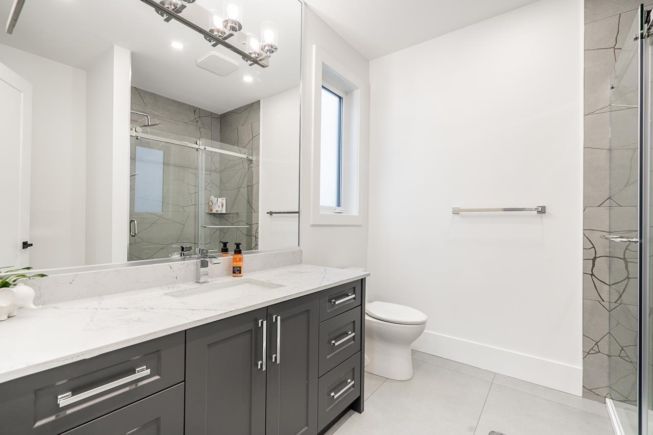 13511 MARINE DRIVE, Surrey