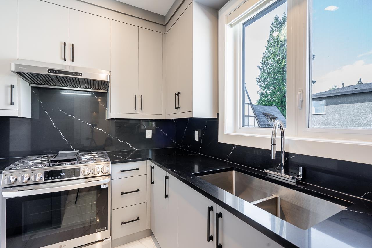 13511 MARINE DRIVE, Surrey