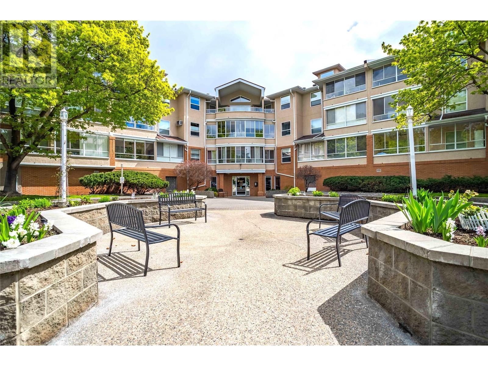 101 933 Harvey Avenue, Kelowna