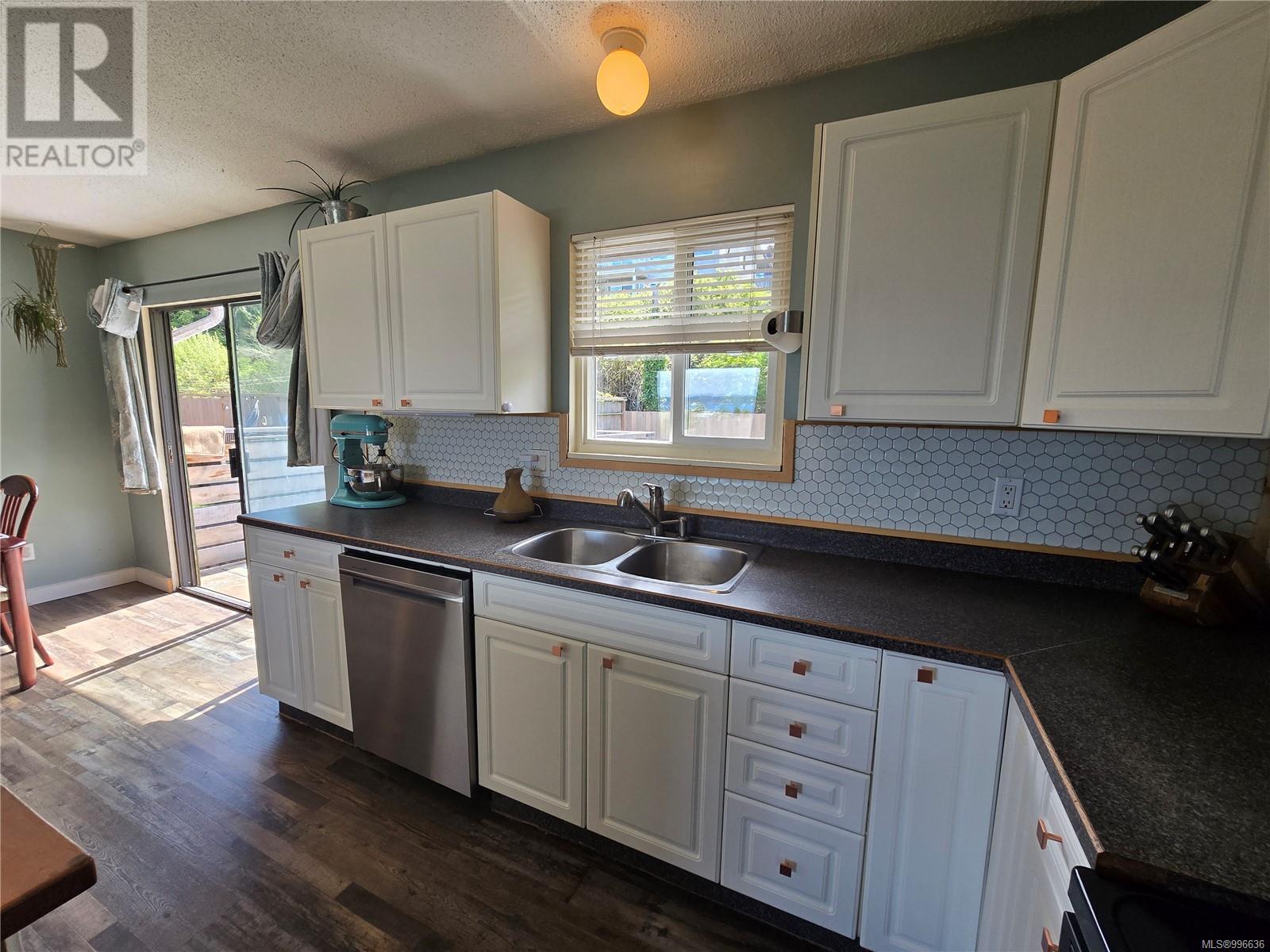2121 Pioneer Hill Dr, Port McNeill