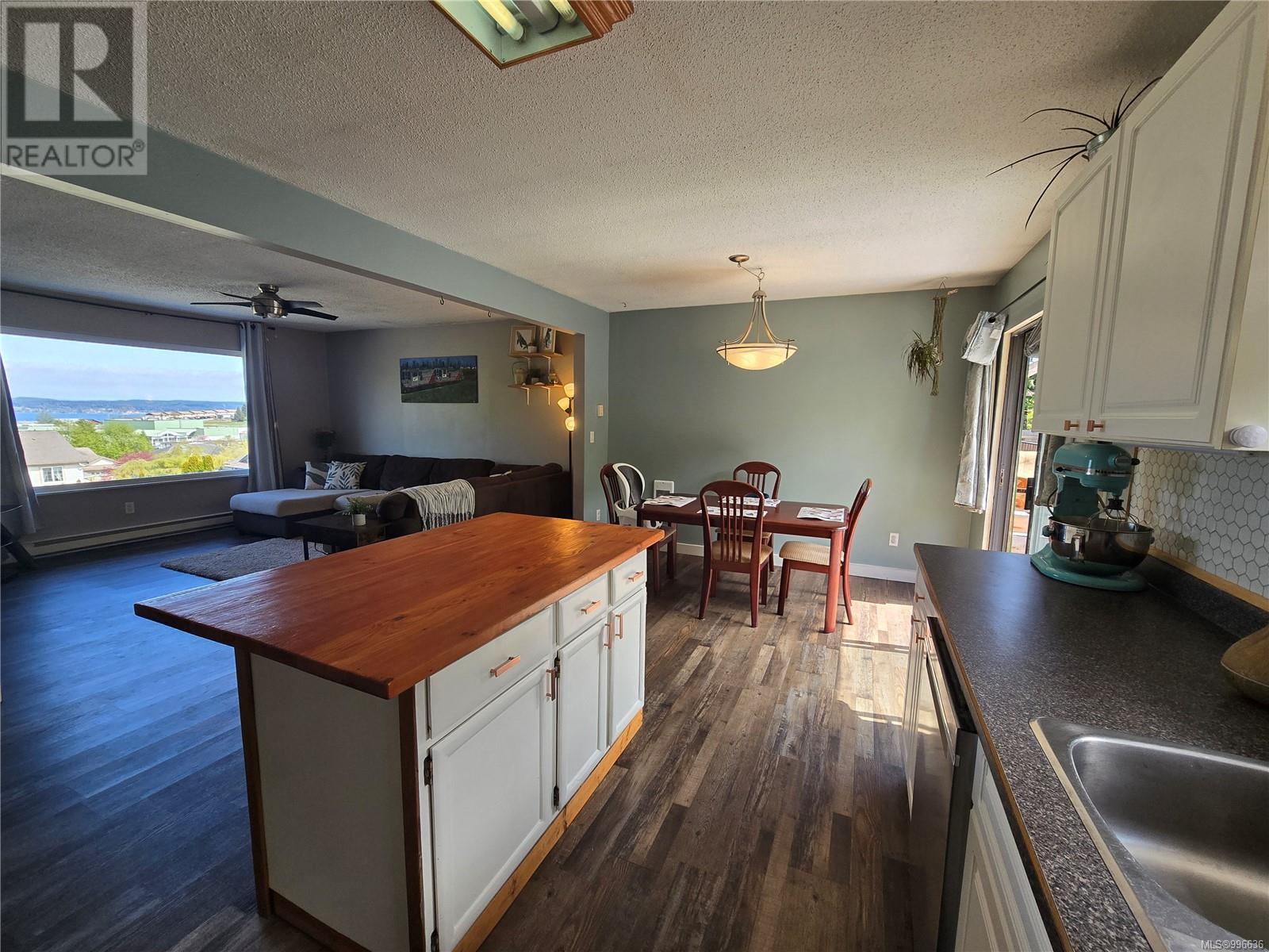 2121 Pioneer Hill Dr, Port McNeill