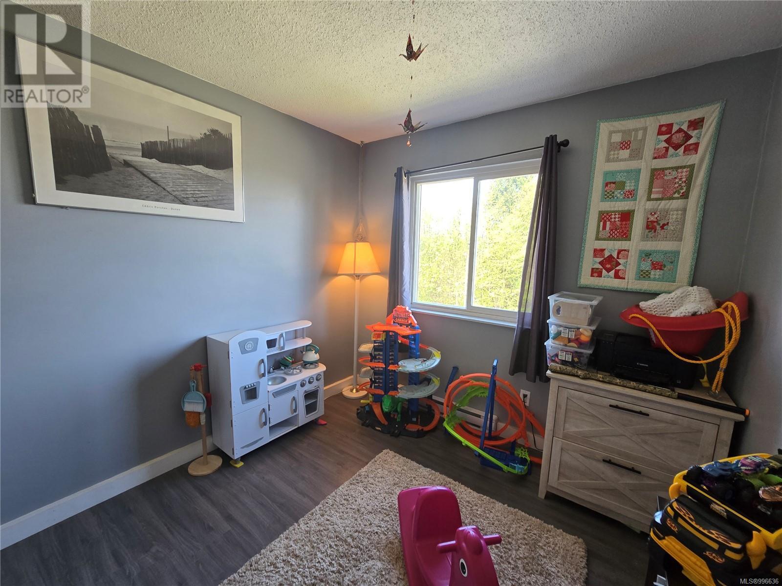 2121 Pioneer Hill Dr, Port McNeill
