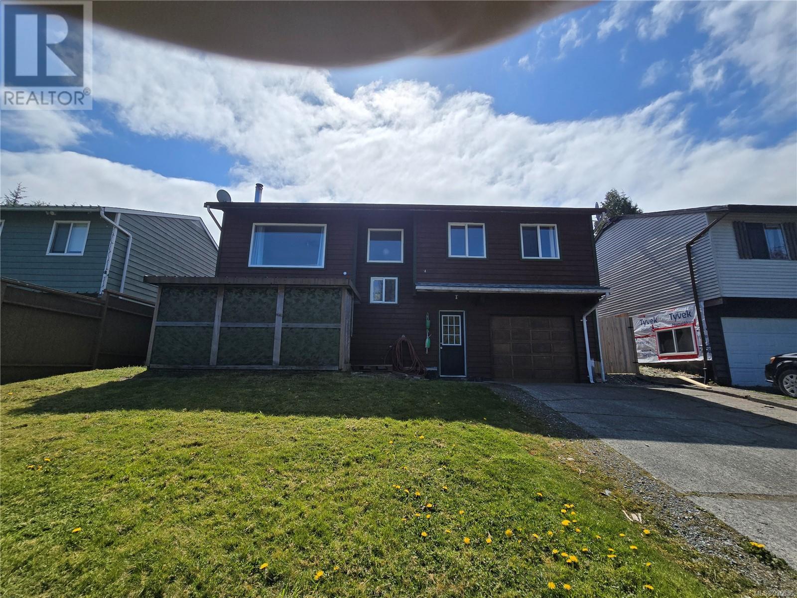 2121 Pioneer Hill Dr, Port McNeill