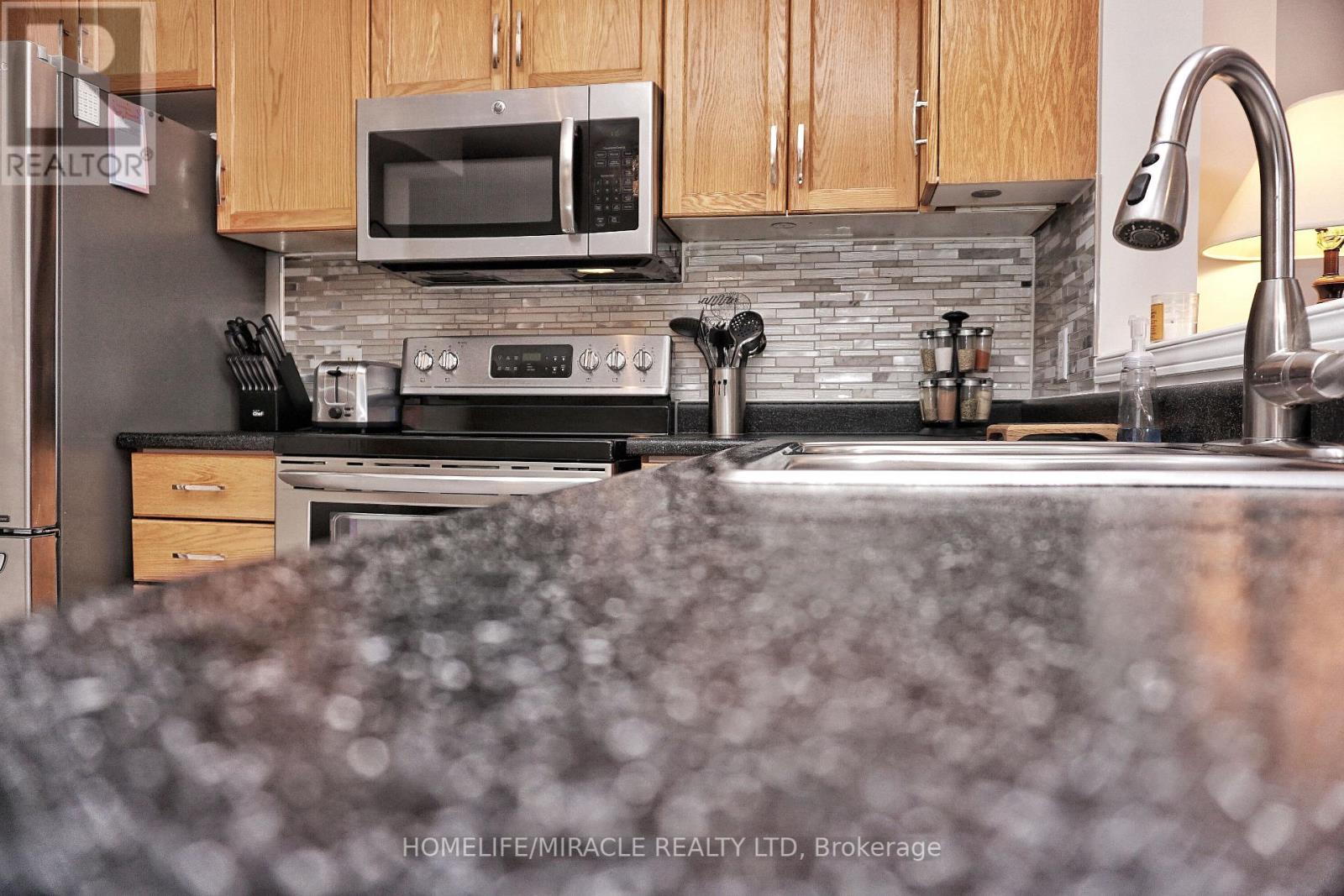 Photo 12 of 9 174 Highbury Drive, Hamilton ON