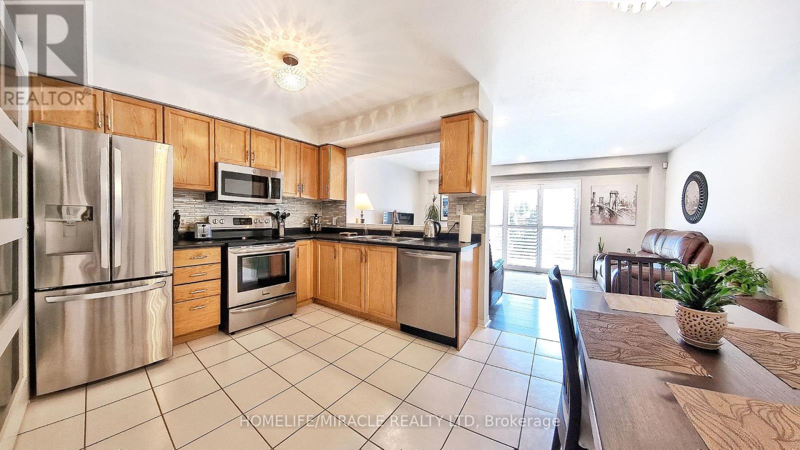 Photo 8 of 9 174 Highbury Drive, Hamilton ON