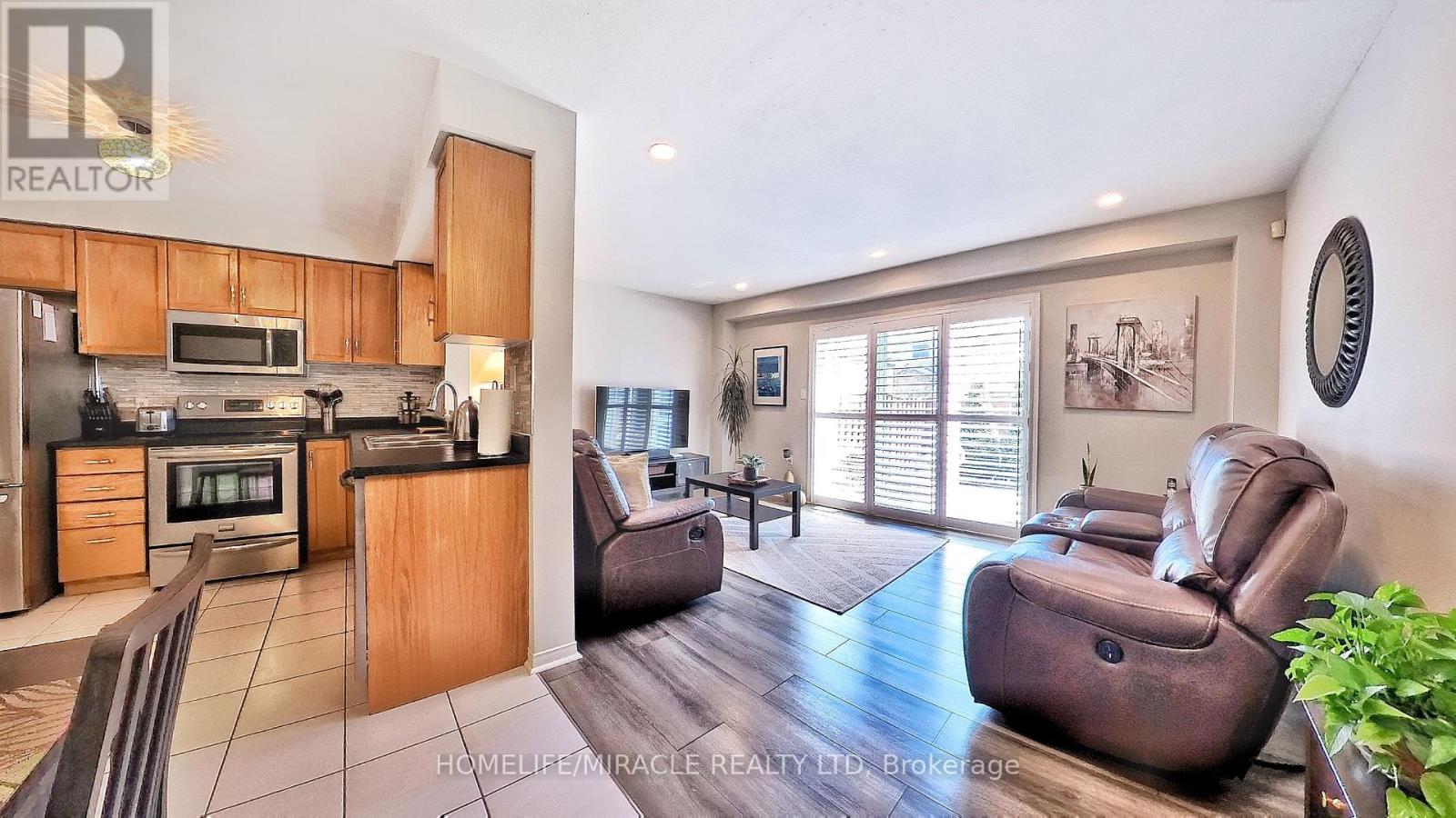 Photo 23 of 9 174 Highbury Drive, Hamilton ON