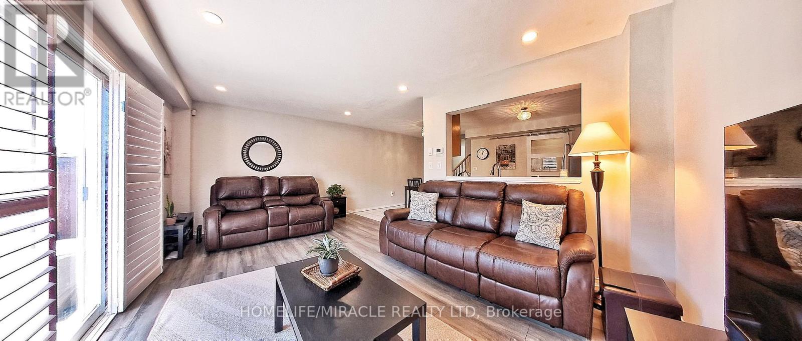 Photo 4 of 9 174 Highbury Drive, Hamilton ON