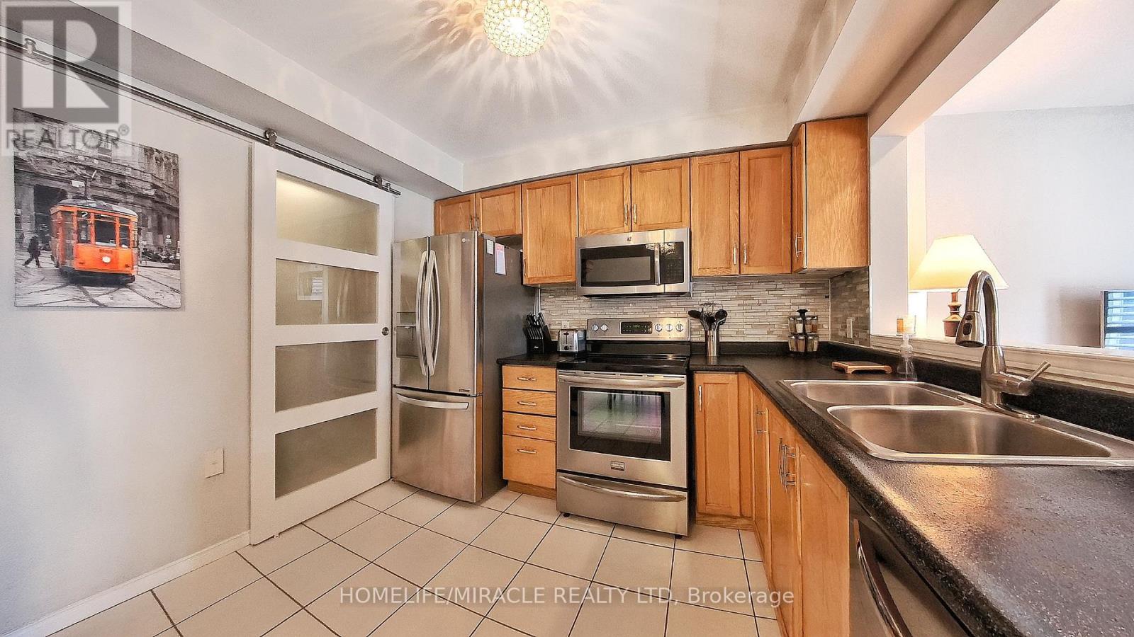Photo 17 of 9 174 Highbury Drive, Hamilton ON