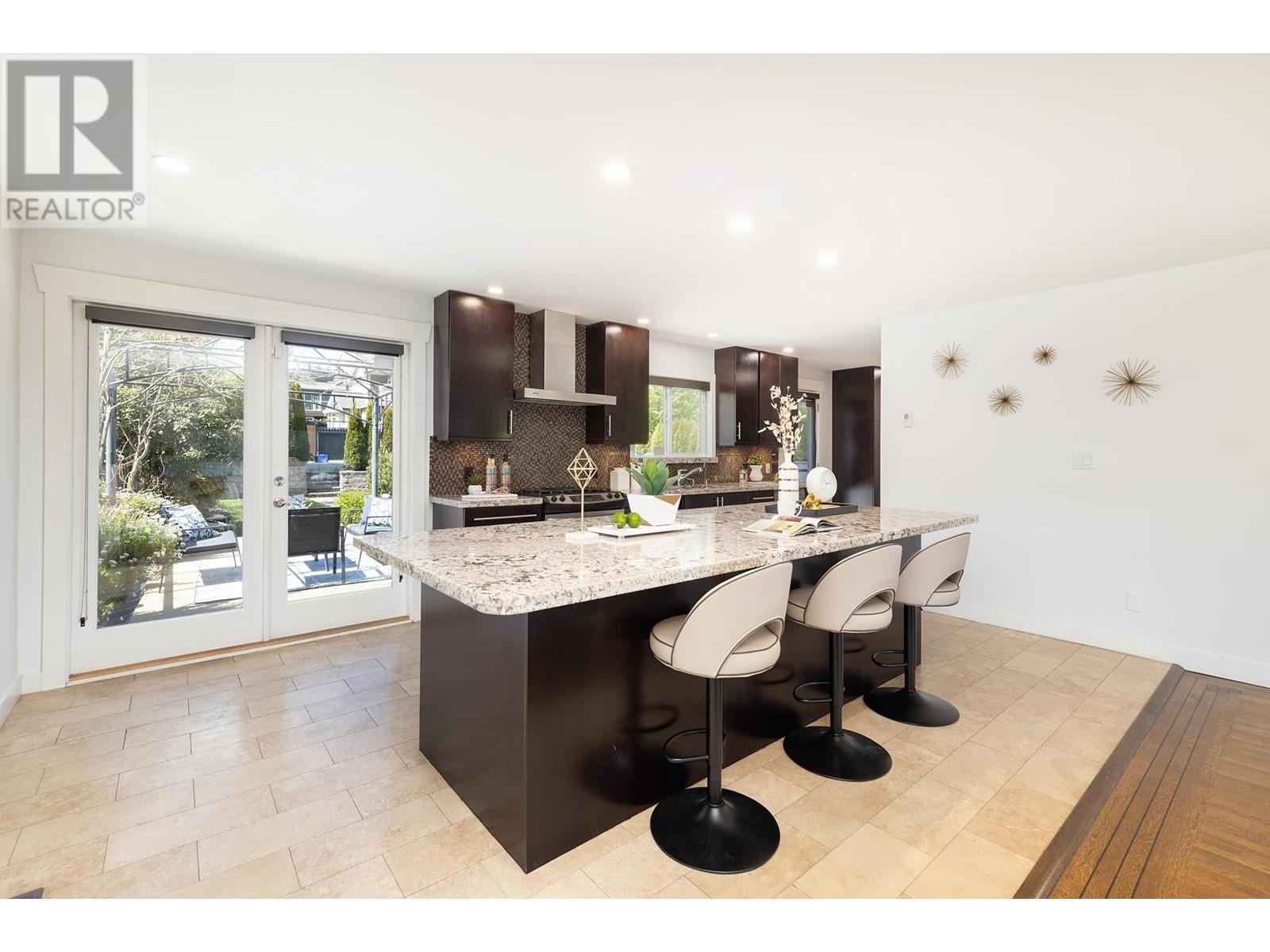 463 BEACHVIEW DRIVE, North Vancouver