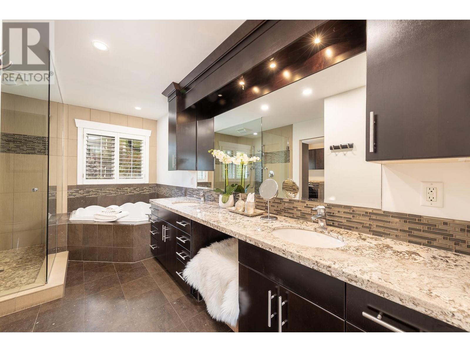 463 BEACHVIEW DRIVE, North Vancouver