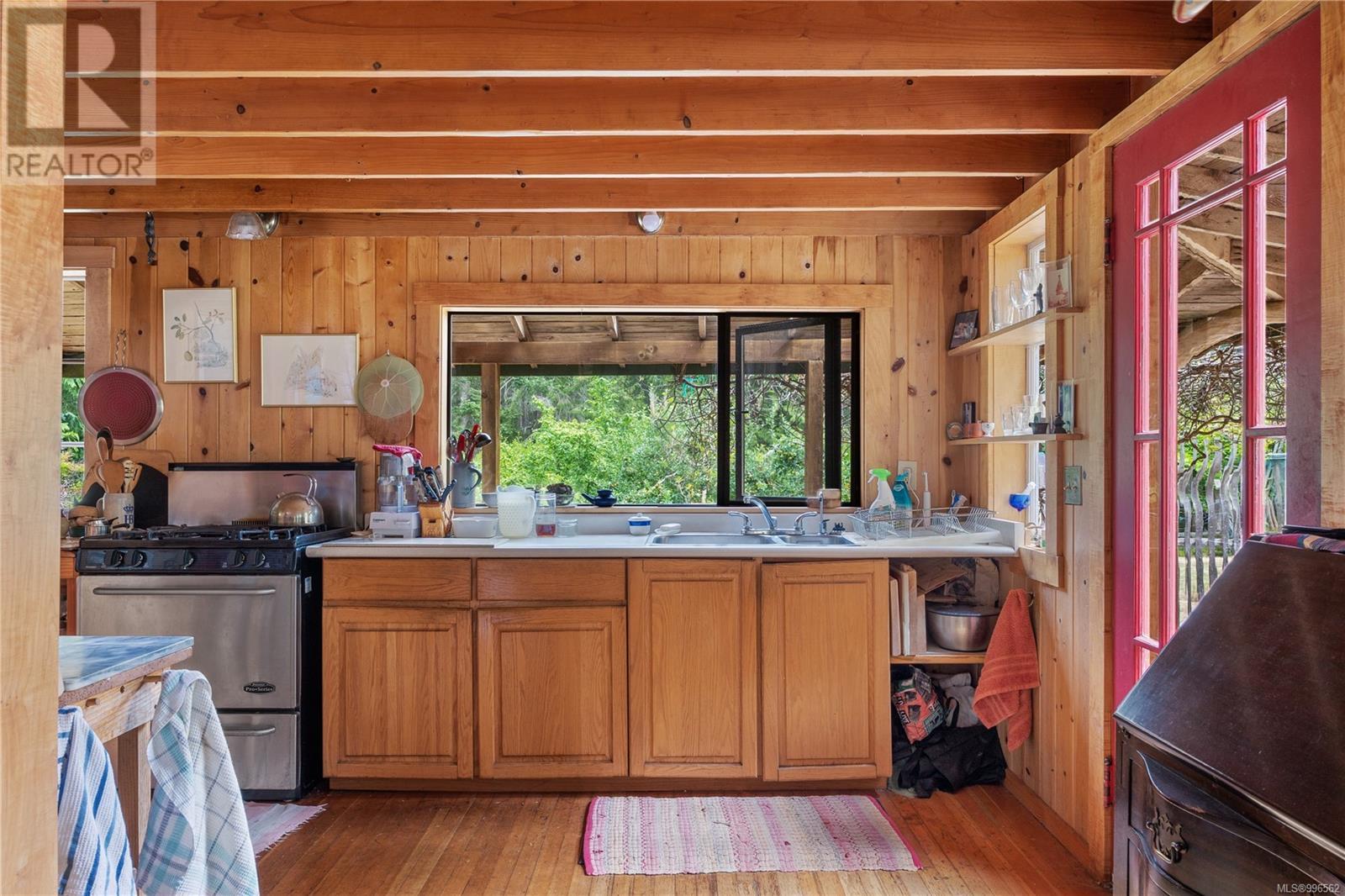 10 Windham Rd, Lasqueti Island
