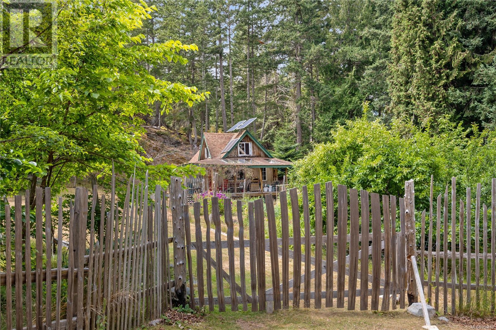 10 Windham Rd, Lasqueti Island