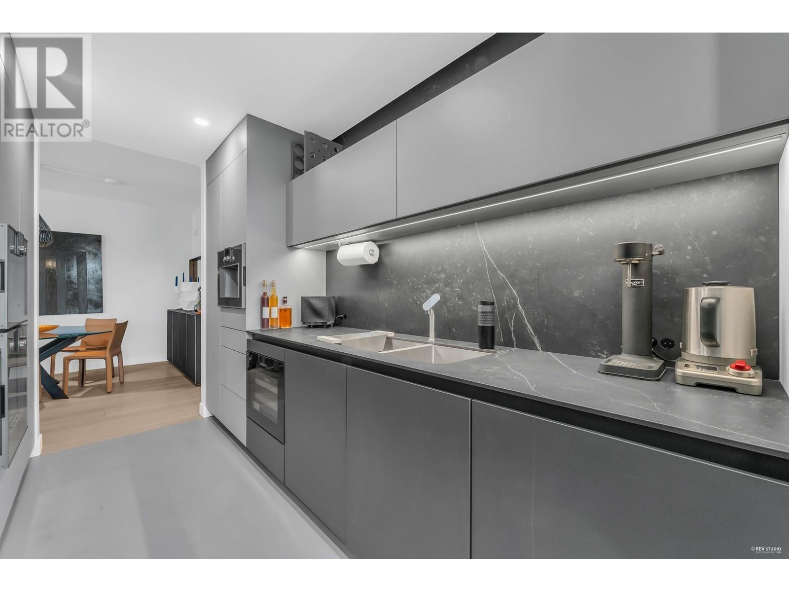 305 1896 MARINE DRIVE, West Vancouver