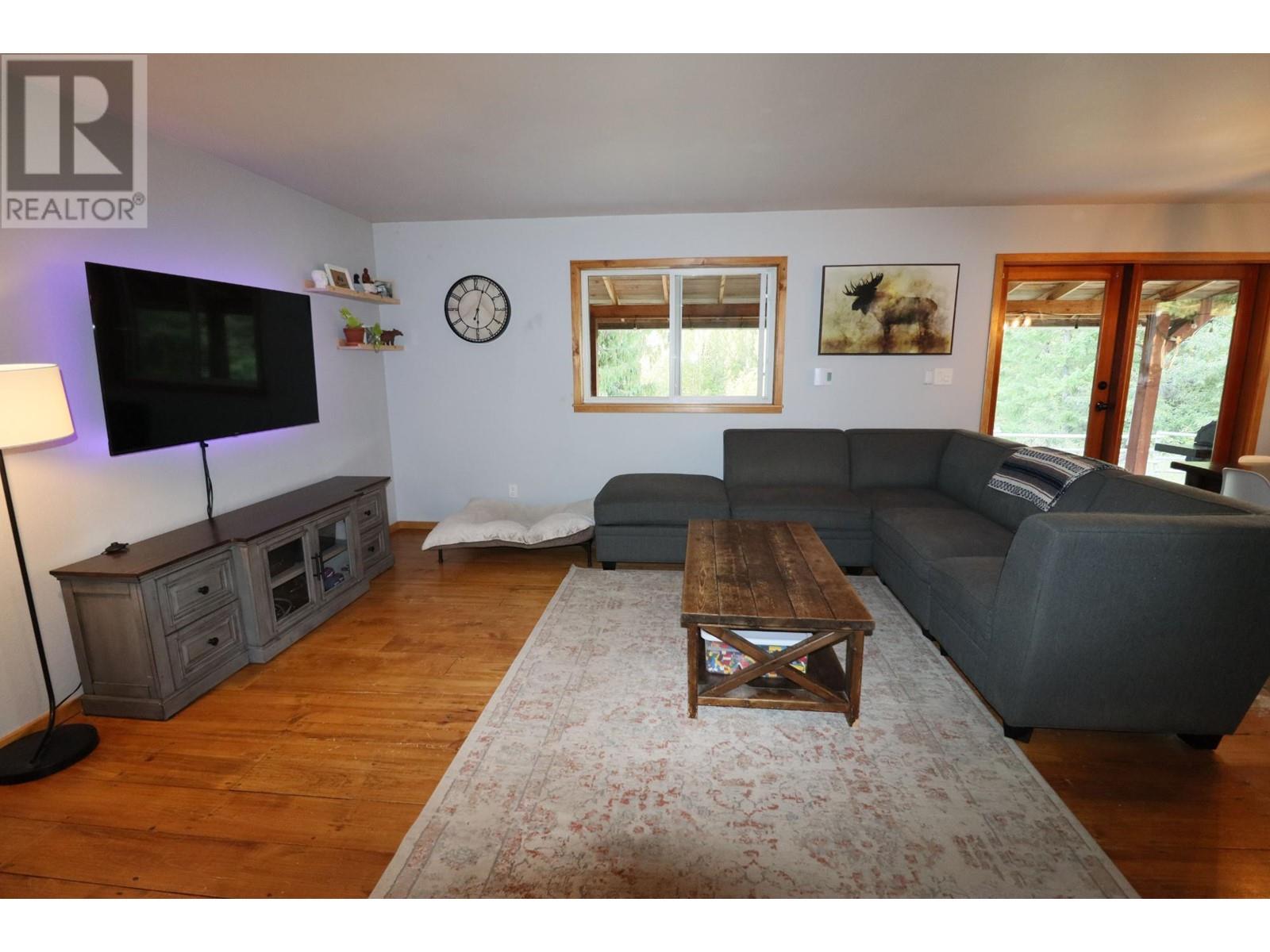 10500 3 Highway, Grand Forks