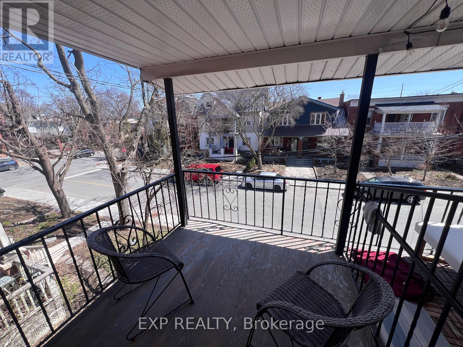 https://ddfcdn.realtor.ca/listing/TS638812639827130000/reb76/highres/0/x12106140_18.jpg